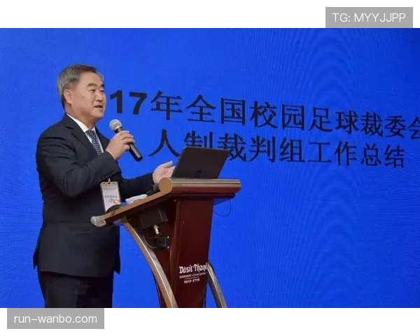 足球比赛官员分工规则拆解:主裁与助理裁判职责全解析 足球比赛官员分工规则拆解:主裁与助理裁判职责全解析